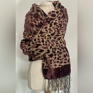 NWT cheetah scarf in velvet brown / tan